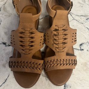 Girls size 4 Unr8ed sandals